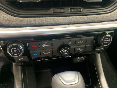 New 2026 Jeep Compass Latitude AWD/4WD image 25