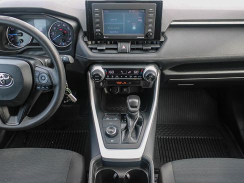 Used 2021 Toyota RAV4 LE image 13