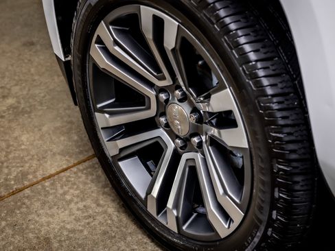 Used 2018 GMC Yukon Denali w/ Denali Ultimate Package image 16