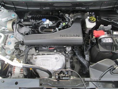 Used 2018 Nissan Rogue S image 21
