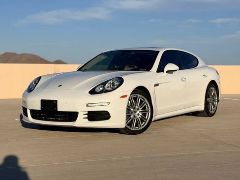Used 2016 Porsche Panamera image 3