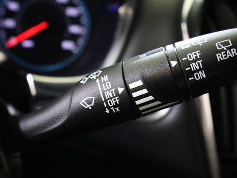 Used 2023 Chevrolet Traverse RS image 31