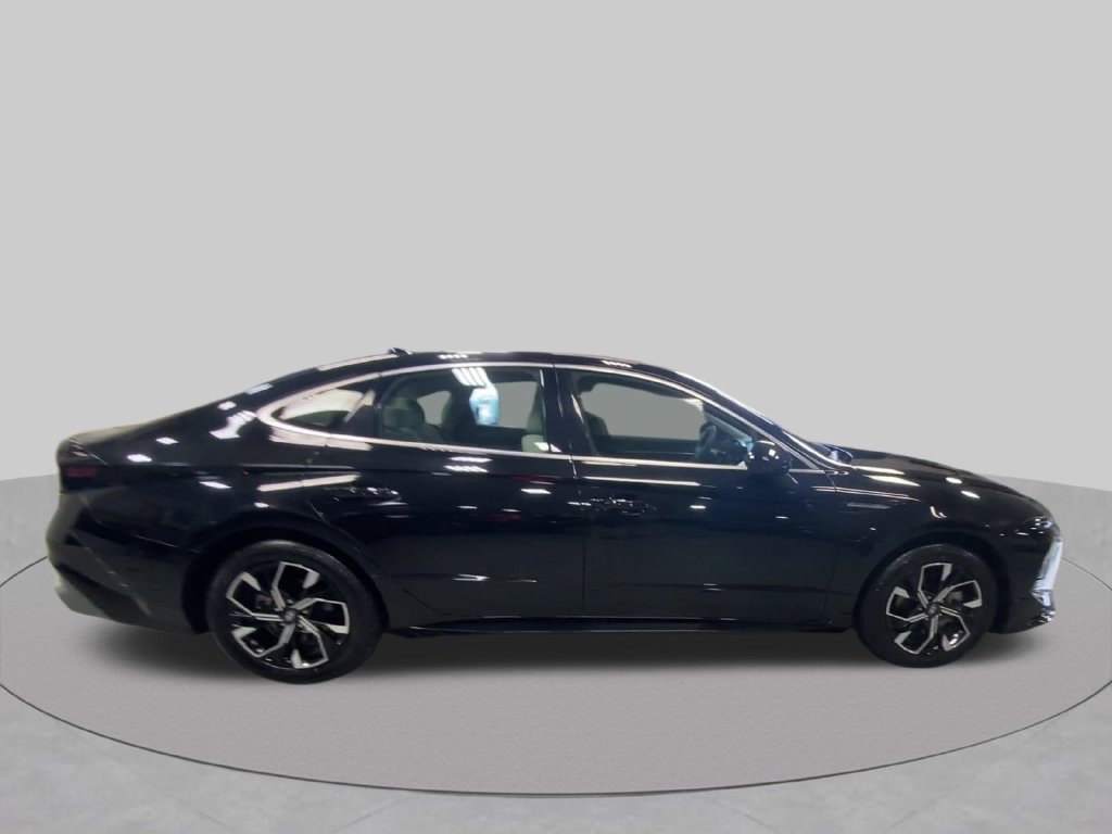 Used 2025 Hyundai Sonata SEL FWD image 11