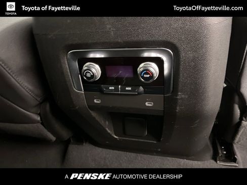 Used 2023 GMC Yukon SLT image 9