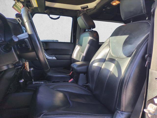 Used 2018 Jeep Wrangler Sahara w/ Connectivity Group AWD/4WD image 15