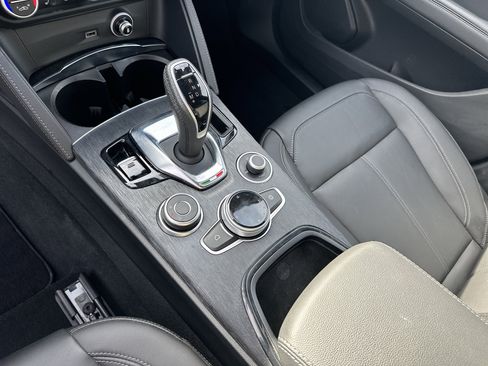Used 2024 Alfa Romeo Stelvio Sprint image 33