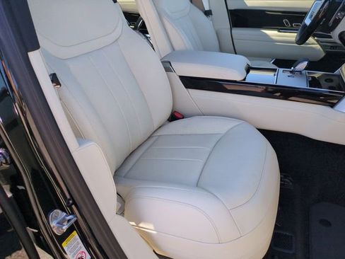 New 2026 Land Rover Range Rover Long Wheelbase SE AWD/4WD image 18