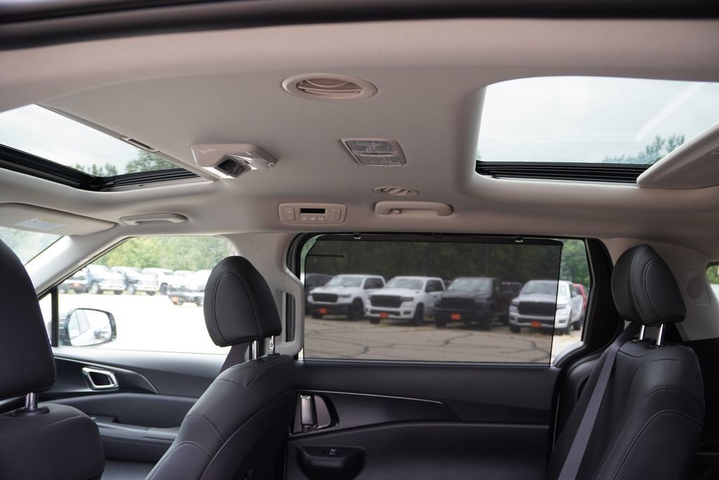 New 2027 Kia Carnival SX FWD image 13