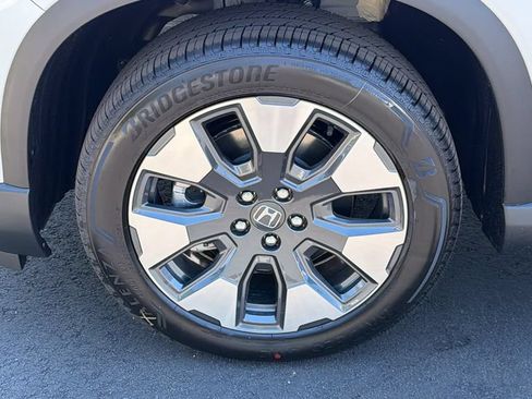 New 2026 Honda Pilot Touring image 9