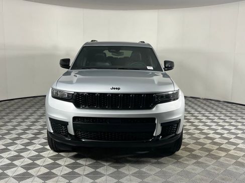 Certified 2023 Jeep Grand Cherokee L Altitude image 6