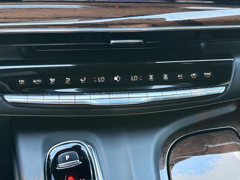 Used 2022 Cadillac Escalade Premium Luxury Platinum AWD/4WD image 37