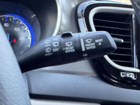 Used 2023 Chrysler Pacifica Touring-L FWD image 26