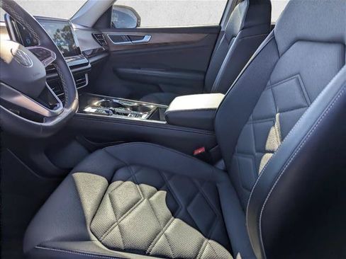 Used 2024 Volkswagen Atlas SE FWD image 22