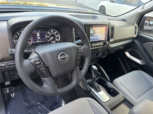 Used 2022 Nissan Frontier SV image 16