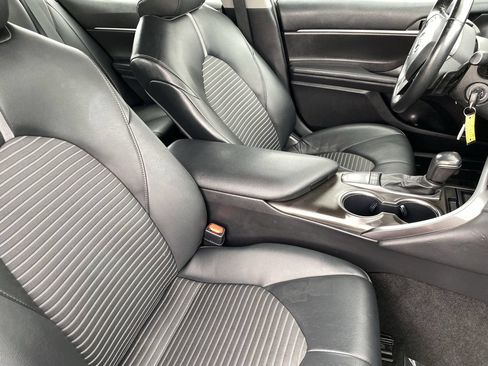 Used 2023 Toyota Camry SE FWD image 11