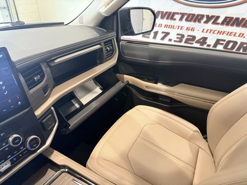 Used 2024 Ford Expedition Limited image 33