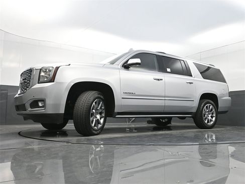 Used 2020 GMC Yukon XL Denali image 29