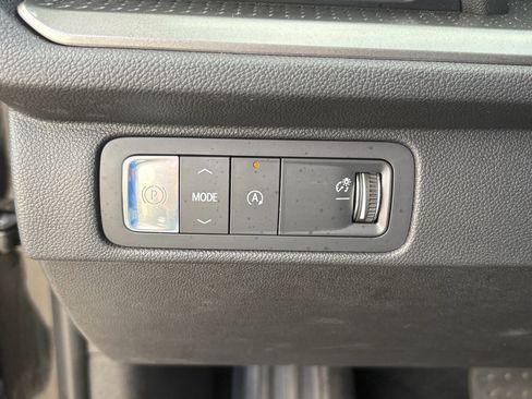 Used 2025 Chevrolet Traverse LT w/ Driver Confidence Package FWD image 13