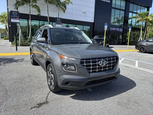 Used 2023 Hyundai Venue SEL w/ Cargo Package FWD image 7