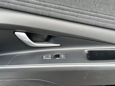 Used 2023 Hyundai Elantra Limited FWD image 21