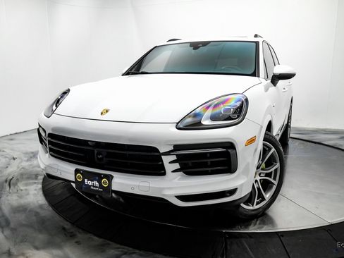 Used 2023 Porsche Cayenne image 3