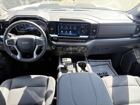 Used 2024 Chevrolet Silverado 1500 LT Trail Boss w/ Convenience Package II AWD/4WD image 8