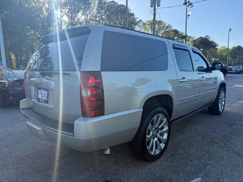 Used 2013 Chevrolet Suburban LTZ image 10