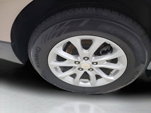 Used 2019 Chevrolet Equinox LS w/ LS Convenience Package FWD image 12