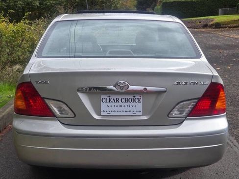 Used 2000 Toyota Avalon XLS image 1