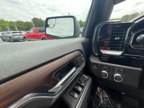 Used 2025 GMC Sierra 1500 SLT AWD/4WD image 19