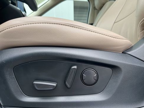 Used 2024 Ford Explorer Limited w/ Limited Technology Package image 14