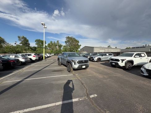 Used 2025 Toyota Tacoma TRD Off-Road AWD/4WD image 15