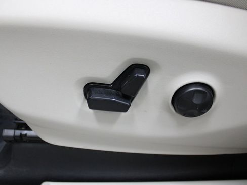 Used 2020 Chrysler Pacifica Limited image 15