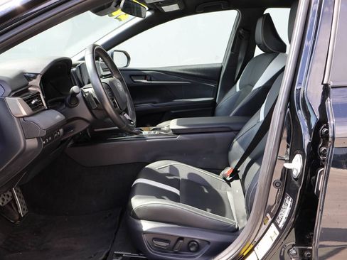 Used 2025 Toyota Camry SE FWD image 8