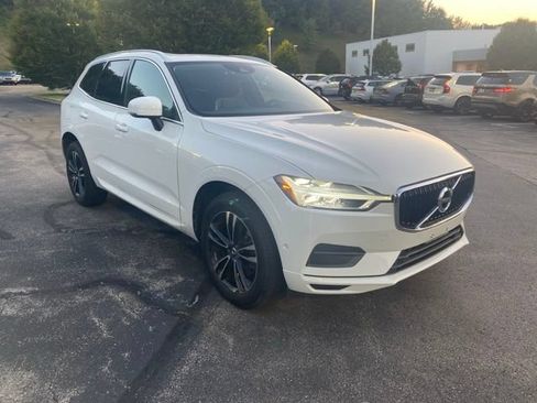 Used 2019 Volvo XC60 T6 Momentum w/ Multimedia Package AWD/4WD image 3