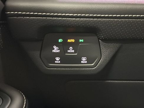 Used 2024 Volkswagen Atlas SEL AWD/4WD image 32