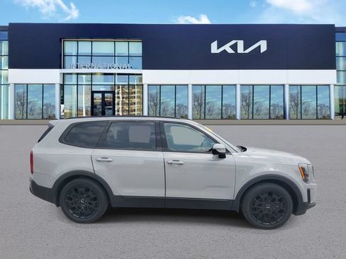 Used 2022 Kia Telluride SX w/ SX Prestige Package AWD/4WD image 2