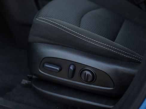 Used 2024 GMC Terrain SLE w/ Driver Convenience Package image 19