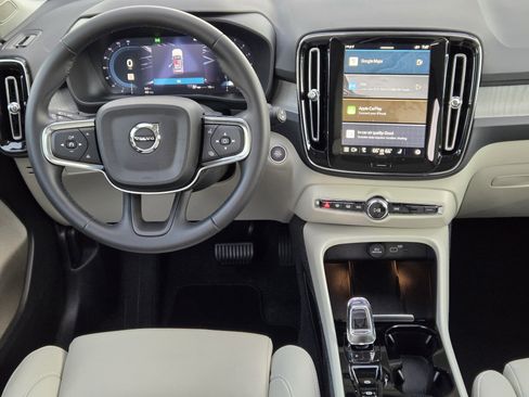 Used 2025 Volvo XC40 B5 Plus w/ Protection Package Premier image 31