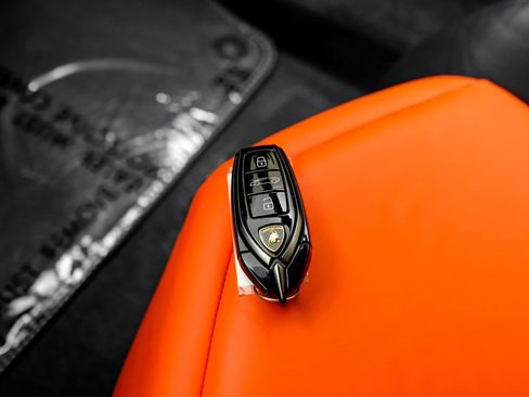 Used 2025 Lamborghini Revuelto AWD/4WD image 64