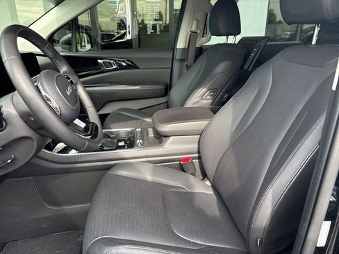 Used 2025 Kia Carnival SX Prestige FWD image 5