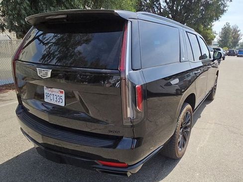 Used 2024 Cadillac Escalade Sport Platinum w/ LPO, ONYX Package AWD/4WD image 4