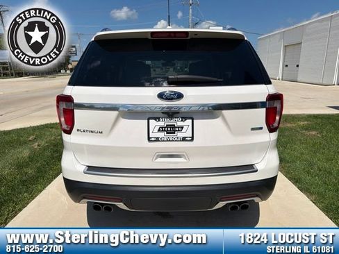 Used 2018 Ford Explorer Platinum AWD/4WD image 4