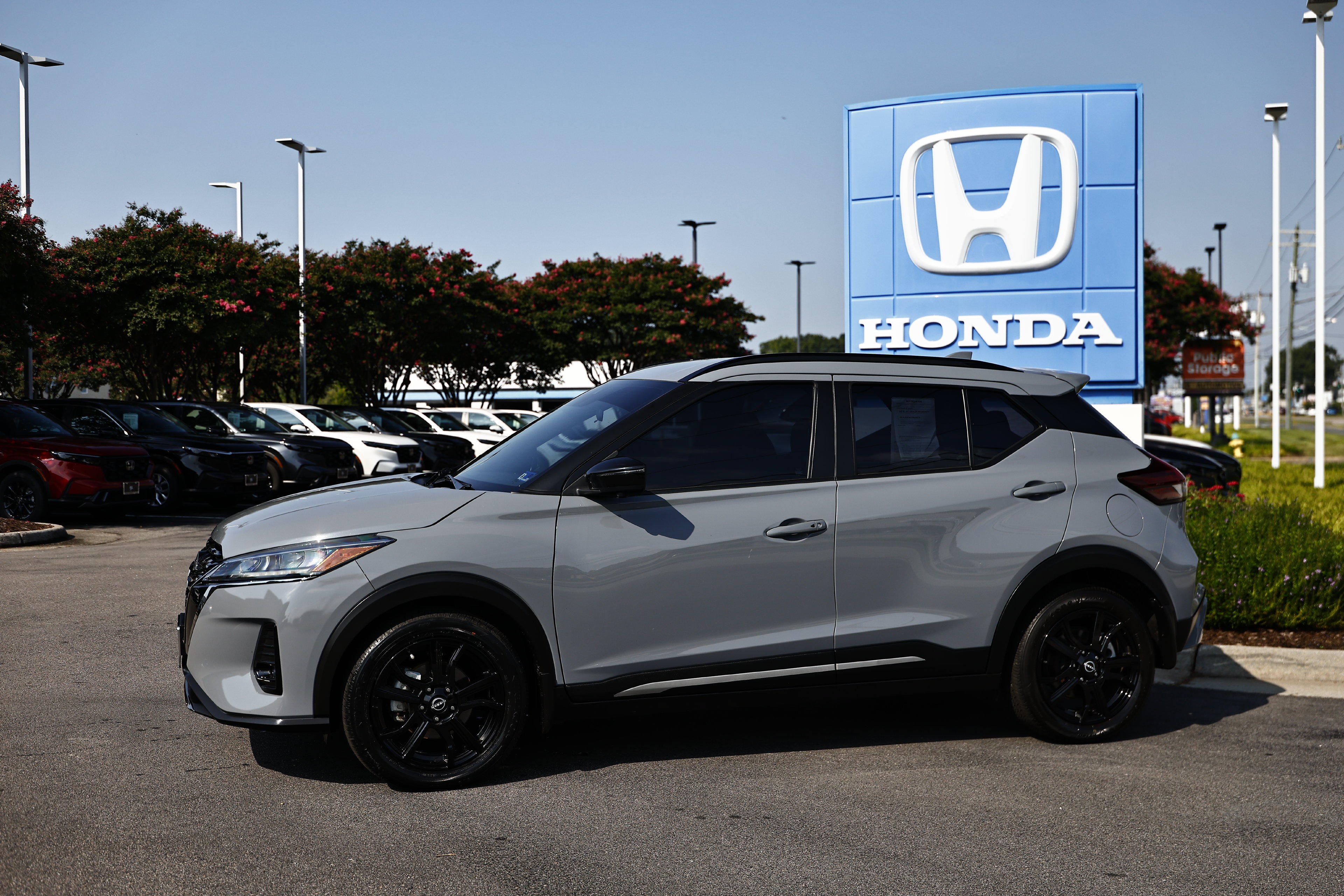 Used 2024 Nissan Kicks SR w/ SR Premium Package FWD image 4