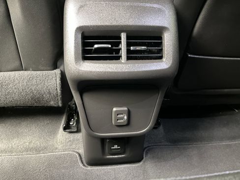 Certified 2024 GMC Terrain SLT image 11