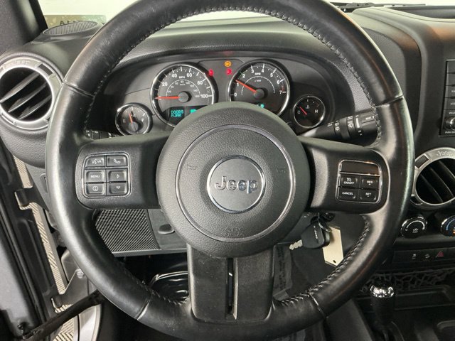 Used 2015 Jeep Wrangler Unlimited Rubicon w/ Connectivity Group AWD/4WD image 15