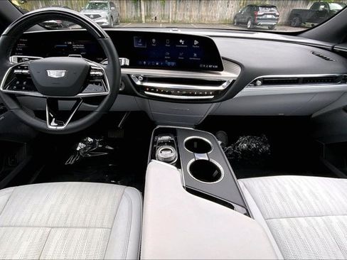 Used 2024 Cadillac Lyriq Luxury AWD/4WD image 15