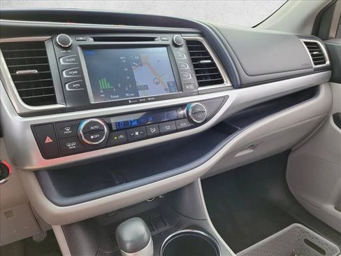 Used 2018 Toyota Highlander XLE FWD image 22