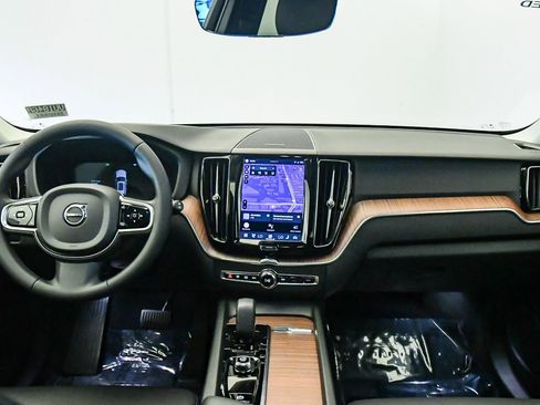 Certified 2023 Volvo XC60 B5 Plus w/ Climate Package AWD/4WD image 15