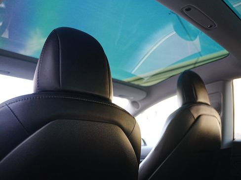 Used 2018 Tesla Model 3 Long Range image 12